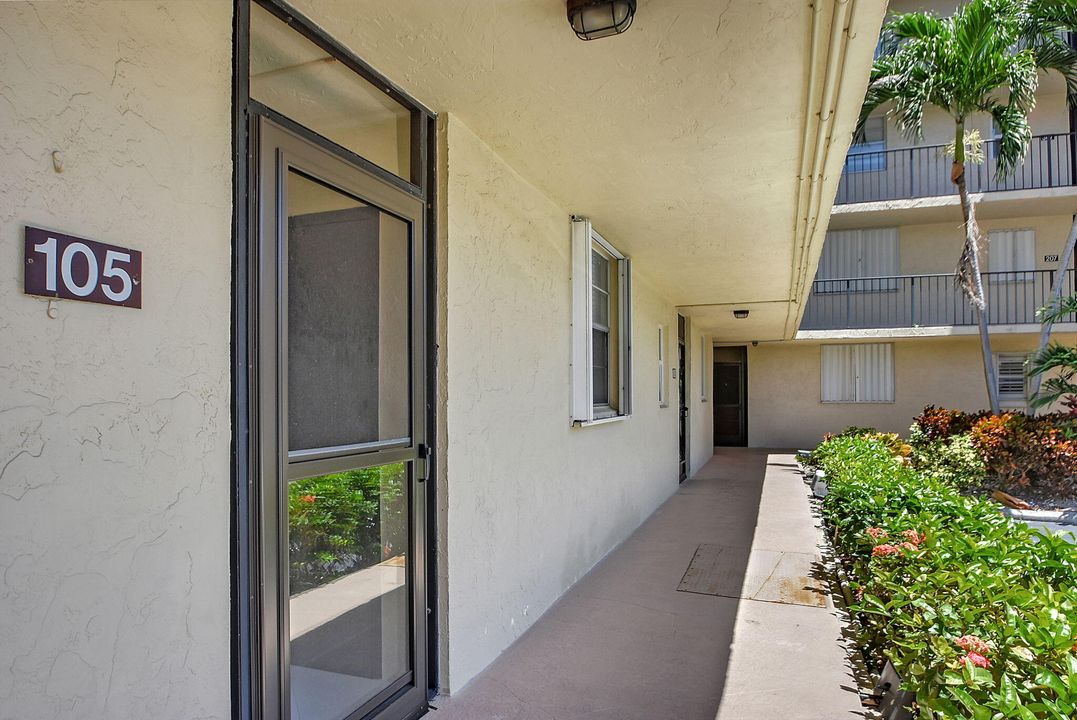 For Sale: $315,000 (2 beds, 2 baths, 908 Square Feet)