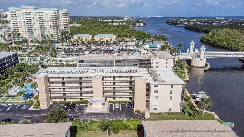 For Sale: $315,000 (2 beds, 2 baths, 908 Square Feet)