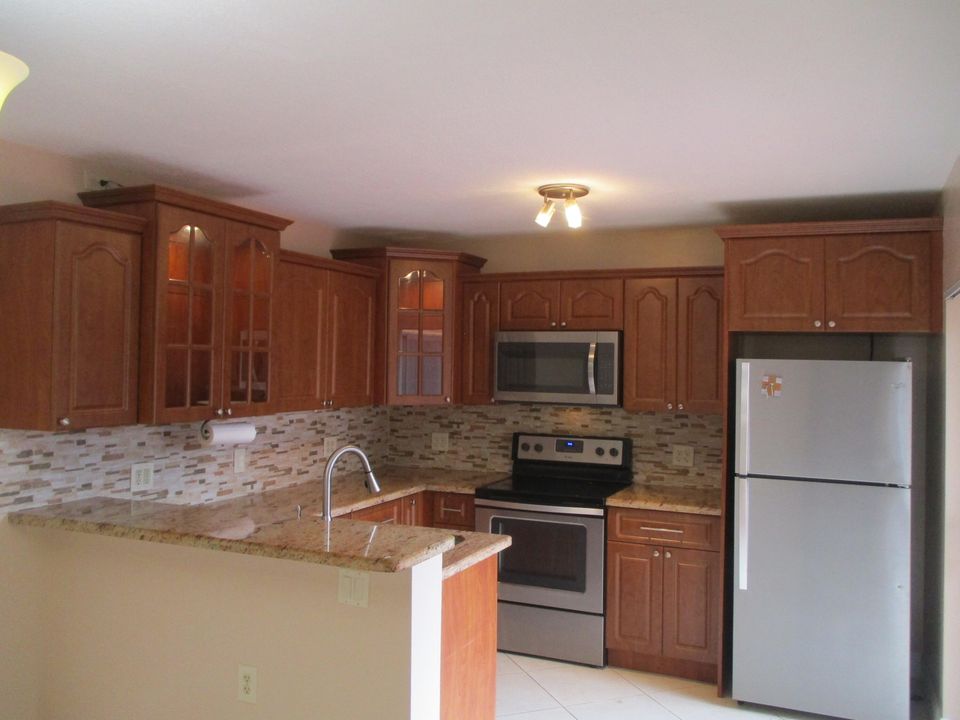 В аренду: $2,000 (2 спален, 2 ванн, 1236 Квадратных фут)