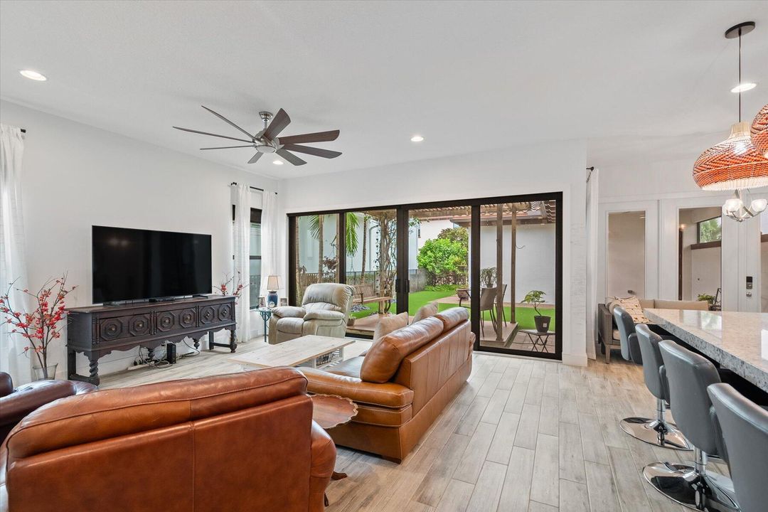 En Venta: $1,399,000 (4 camas, 3 baños, 2688 Pies cuadrados)