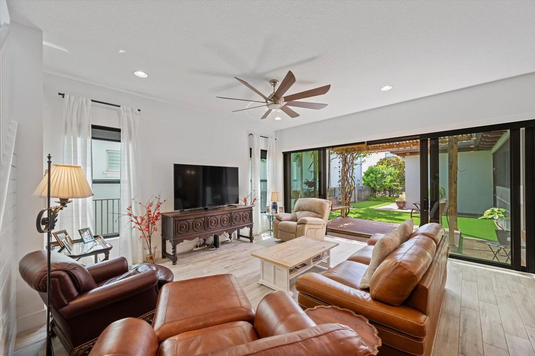 En Venta: $1,399,000 (4 camas, 3 baños, 2688 Pies cuadrados)