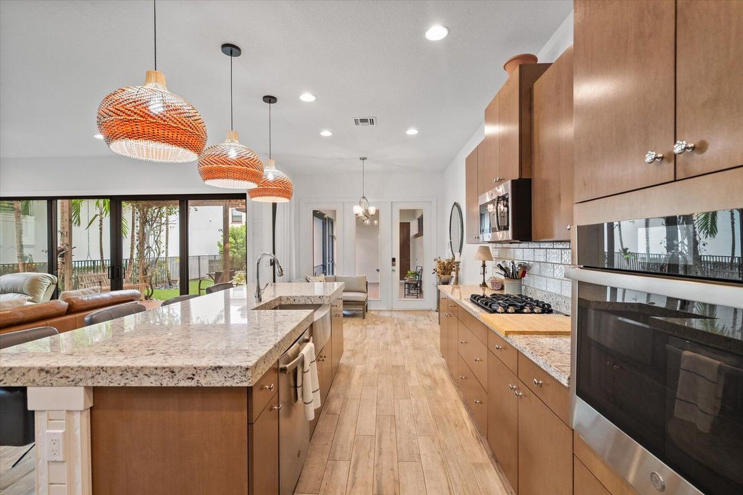 En Venta: $1,399,000 (4 camas, 3 baños, 2688 Pies cuadrados)