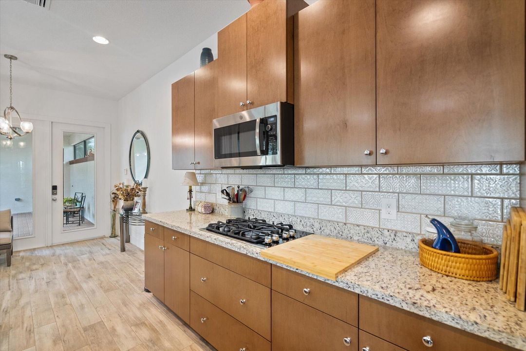 En Venta: $1,399,000 (4 camas, 3 baños, 2688 Pies cuadrados)