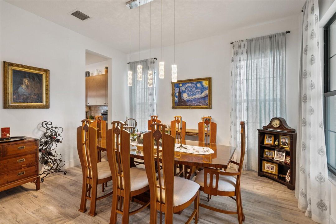 En Venta: $1,399,000 (4 camas, 3 baños, 2688 Pies cuadrados)