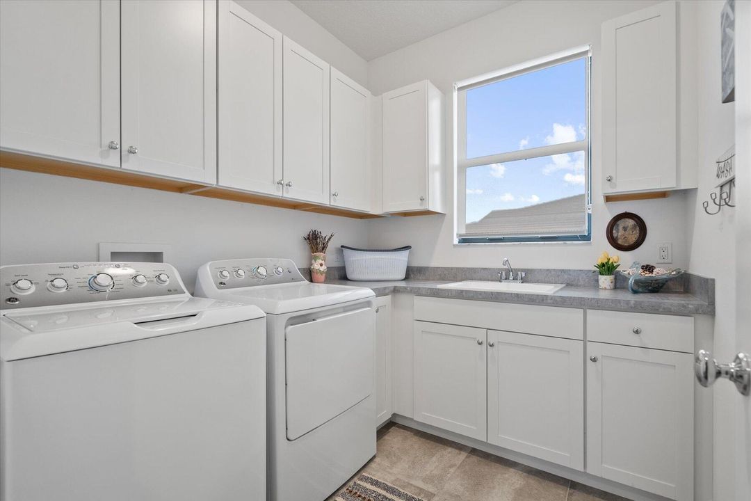 En Venta: $1,399,000 (4 camas, 3 baños, 2688 Pies cuadrados)