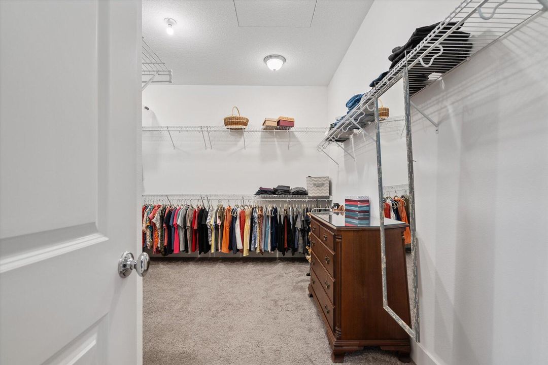 En Venta: $1,399,000 (4 camas, 3 baños, 2688 Pies cuadrados)