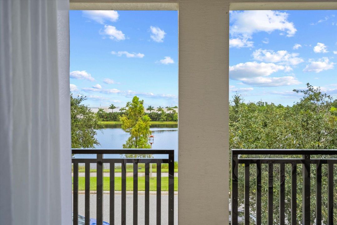 En Venta: $1,399,000 (4 camas, 3 baños, 2688 Pies cuadrados)