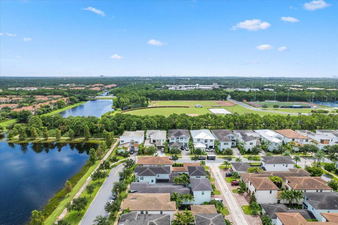 En Venta: $1,399,000 (4 camas, 3 baños, 2688 Pies cuadrados)