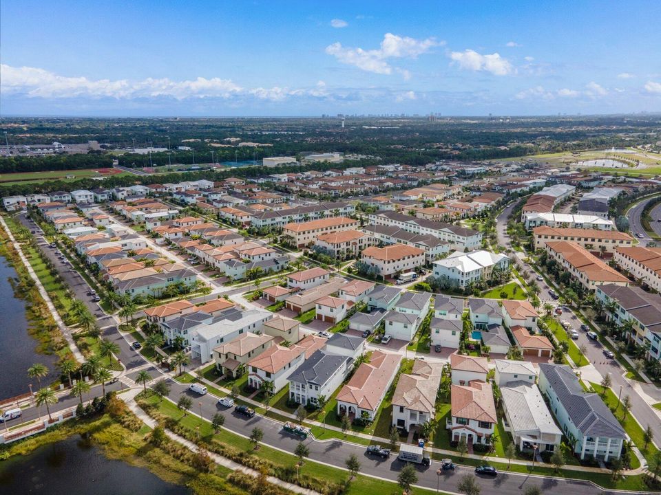 En Venta: $1,399,000 (4 camas, 3 baños, 2688 Pies cuadrados)