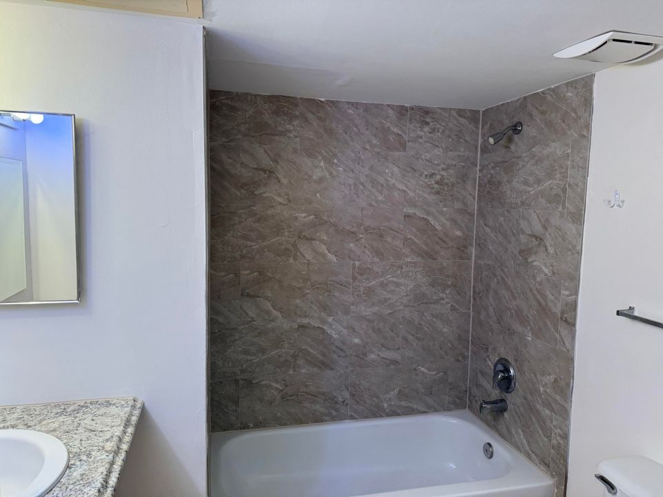 В аренду: $1,900 (2 спален, 2 ванн, 1105 Квадратных фут)