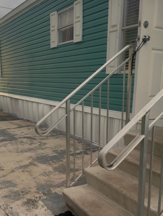 For Sale: $80,000 (2 beds, 1 baths, 640 Square Feet)