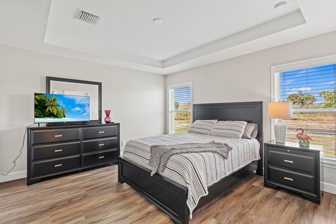 For Sale: $389,900 (3 beds, 2 baths, 1472 Square Feet)