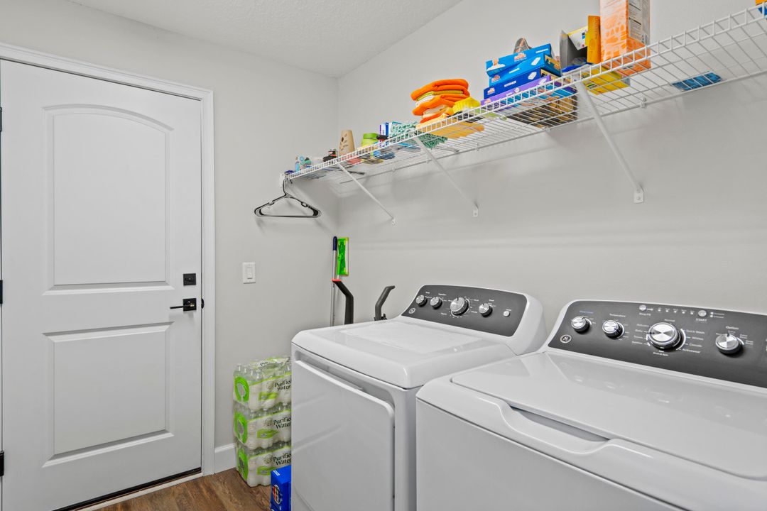 For Sale: $389,900 (3 beds, 2 baths, 1472 Square Feet)