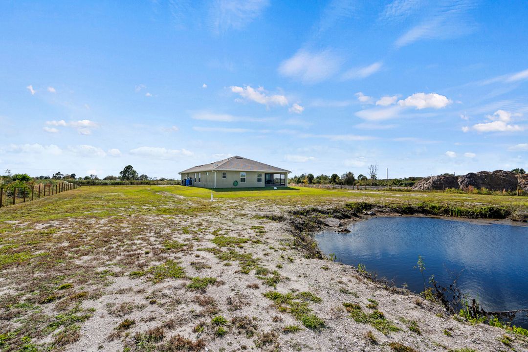 For Sale: $389,900 (3 beds, 2 baths, 1472 Square Feet)