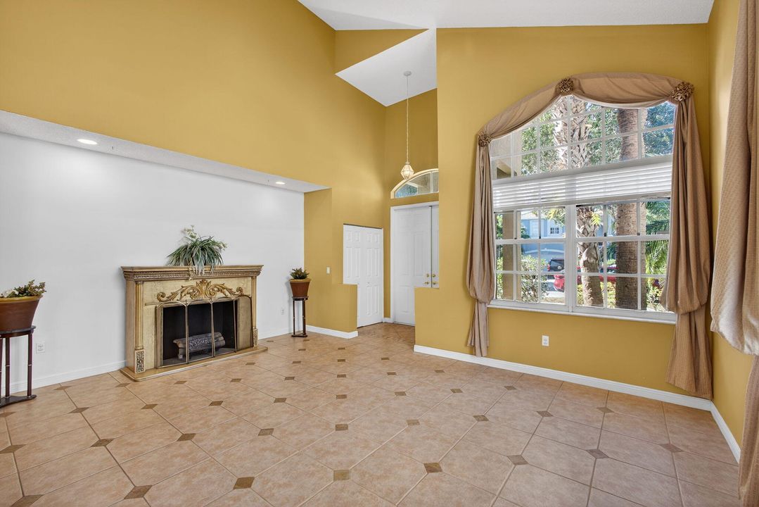 En Venta: $650,000 (4 camas, 3 baños, 3037 Pies cuadrados)