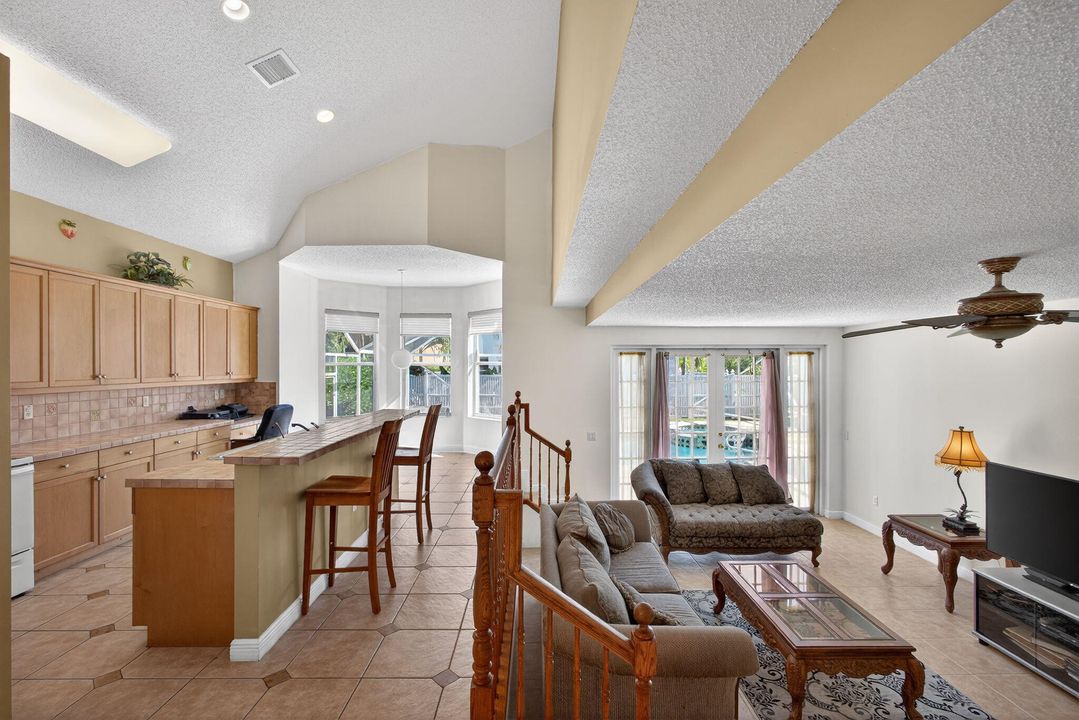 En Venta: $650,000 (4 camas, 3 baños, 3037 Pies cuadrados)