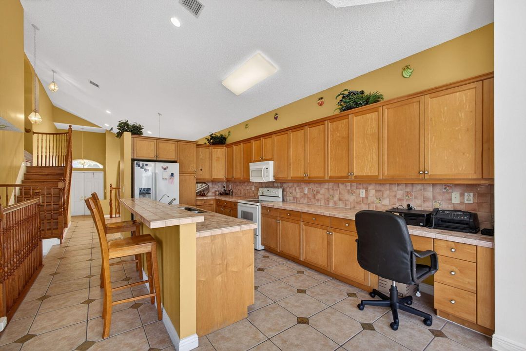 En Venta: $650,000 (4 camas, 3 baños, 3037 Pies cuadrados)