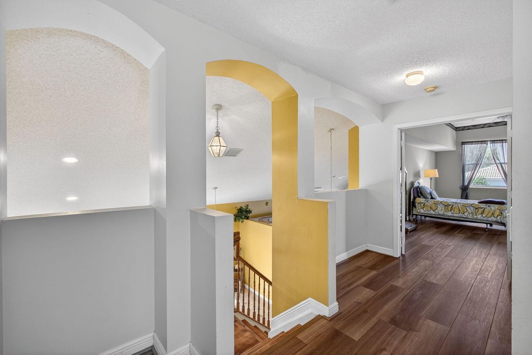 En Venta: $650,000 (4 camas, 3 baños, 3037 Pies cuadrados)