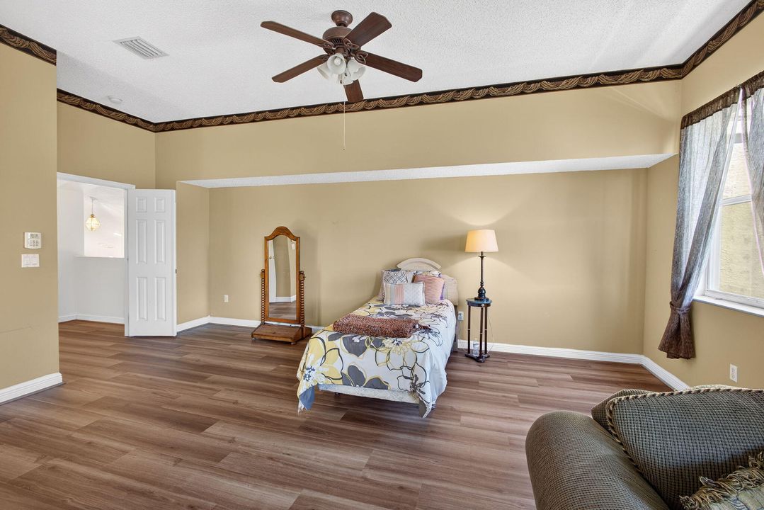 En Venta: $650,000 (4 camas, 3 baños, 3037 Pies cuadrados)