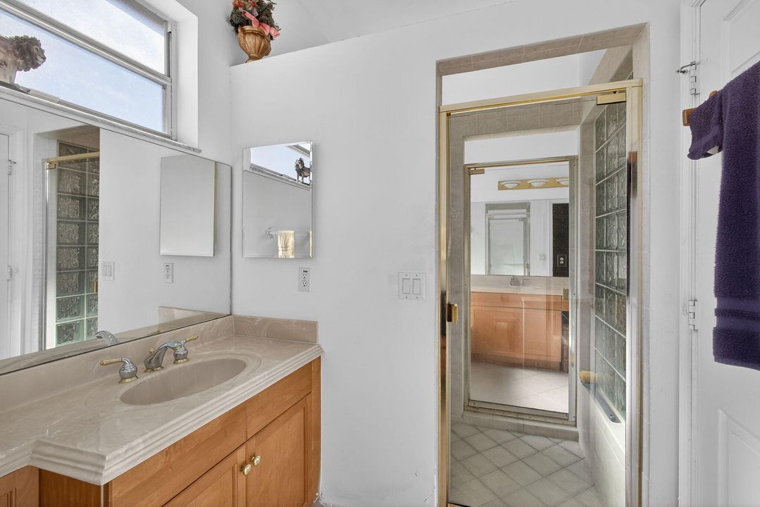 En Venta: $650,000 (4 camas, 3 baños, 3037 Pies cuadrados)