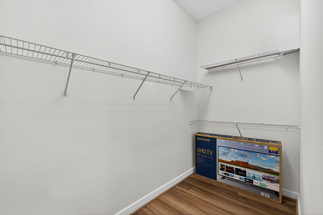 En Venta: $650,000 (4 camas, 3 baños, 3037 Pies cuadrados)