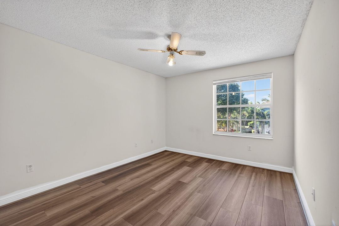 En Venta: $650,000 (4 camas, 3 baños, 3037 Pies cuadrados)