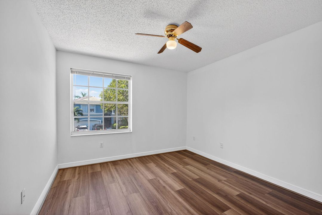 En Venta: $650,000 (4 camas, 3 baños, 3037 Pies cuadrados)