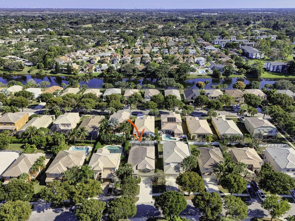 En Venta: $650,000 (4 camas, 3 baños, 3037 Pies cuadrados)