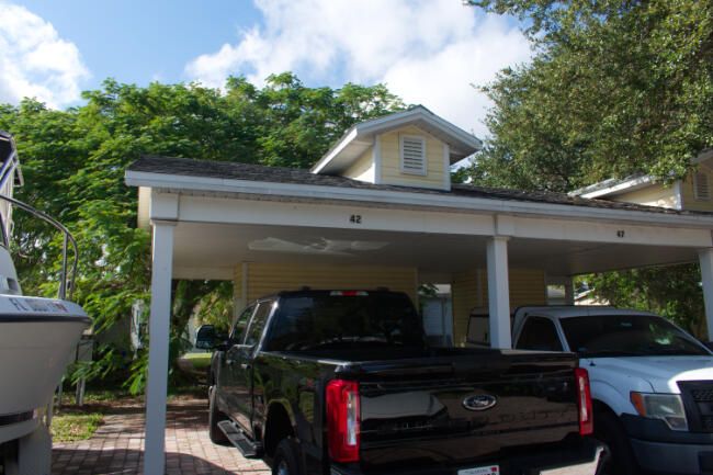 For Sale: $65,000 (1 beds, 1 baths, 900 Square Feet)