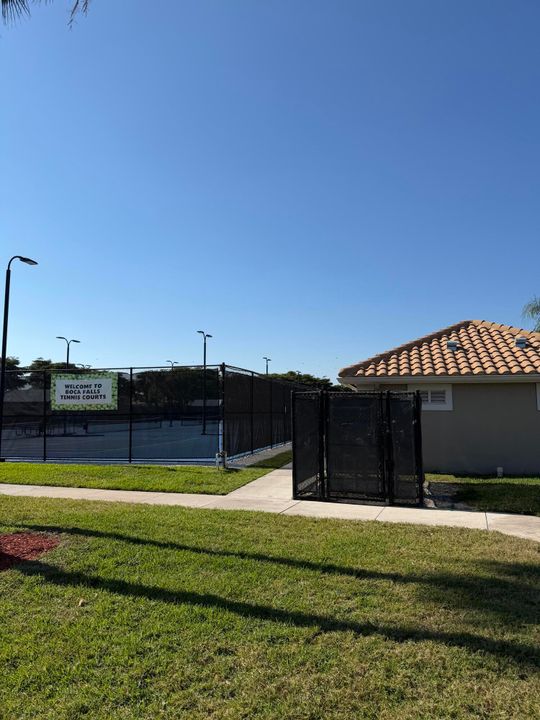 For Sale: $1,595,000 (4 beds, 3 baths, 3815 Square Feet)