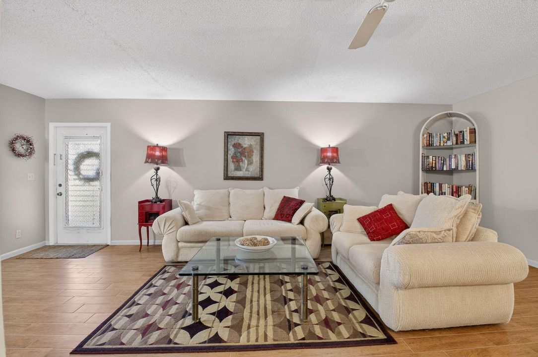 На продажу: $120,000 (1 спален, 2 ванн, 1080 Квадратных фут)