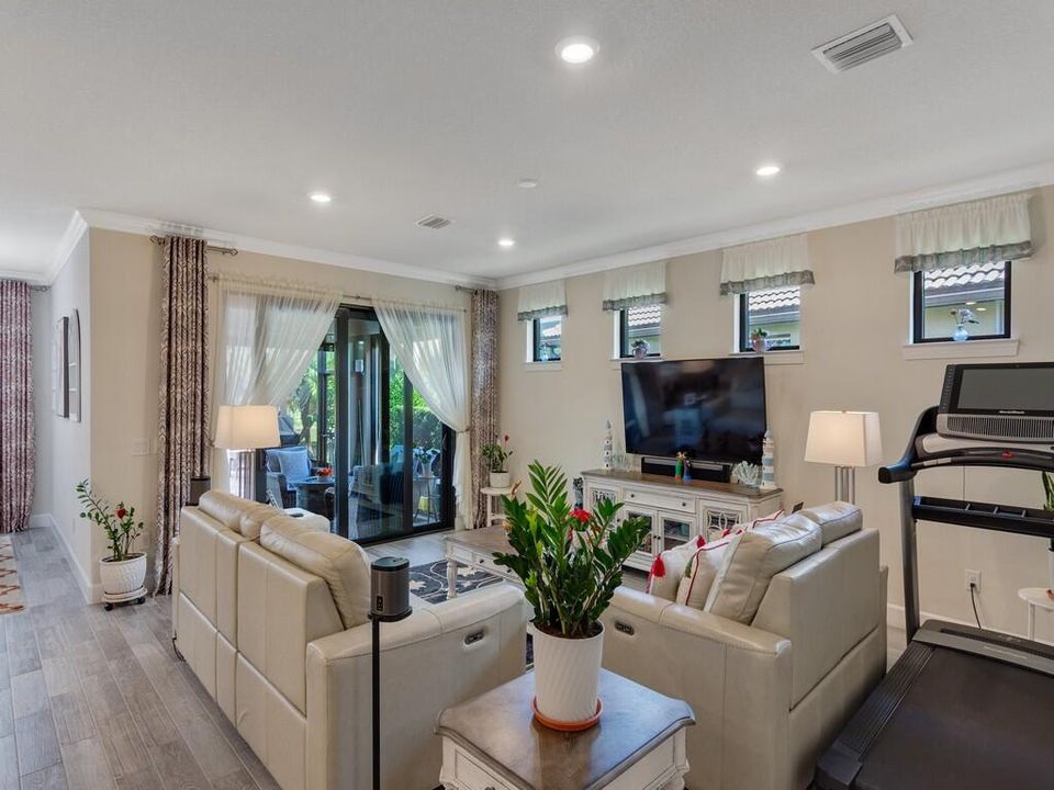 待售: $699,000 (2 贝兹, 2 浴室, 1907 平方英尺)