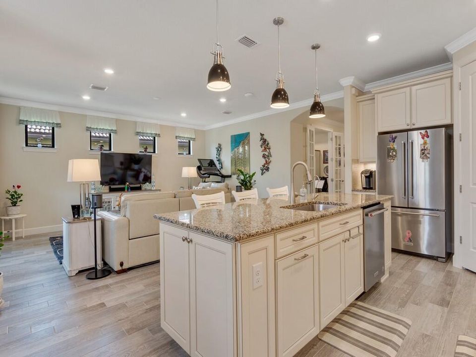 待售: $699,000 (2 贝兹, 2 浴室, 1907 平方英尺)