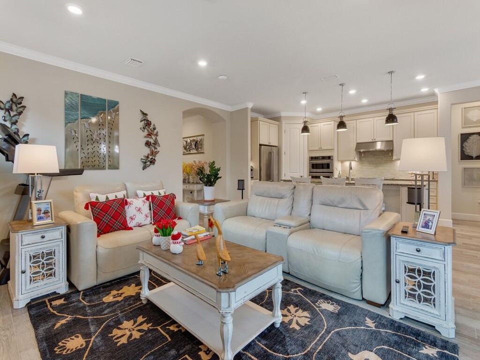 待售: $699,000 (2 贝兹, 2 浴室, 1907 平方英尺)