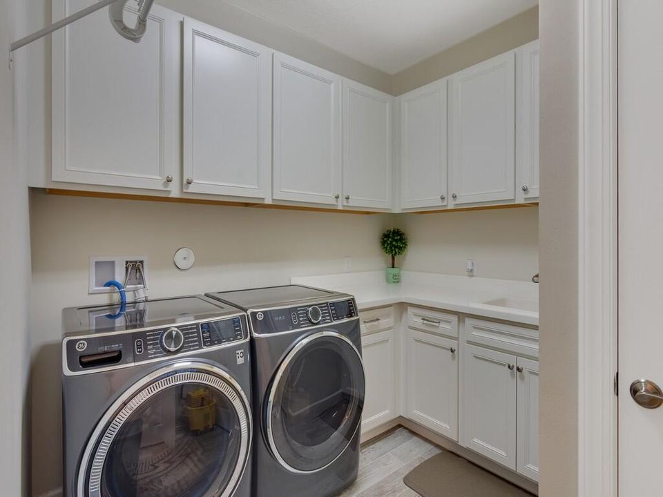 待售: $699,000 (2 贝兹, 2 浴室, 1907 平方英尺)