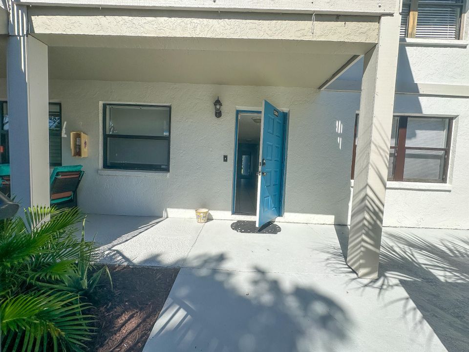 For Sale: $289,900 (2 beds, 2 baths, 1348 Square Feet)