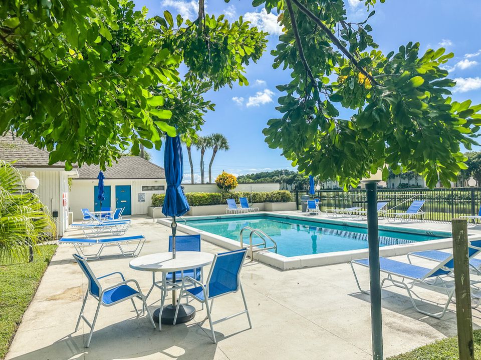 For Sale: $289,900 (2 beds, 2 baths, 1348 Square Feet)