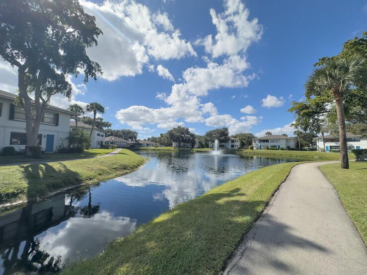 For Sale: $289,900 (2 beds, 2 baths, 1348 Square Feet)