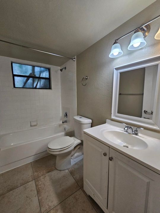 For Rent: $1,900 (2 beds, 2 baths, 916 Square Feet)