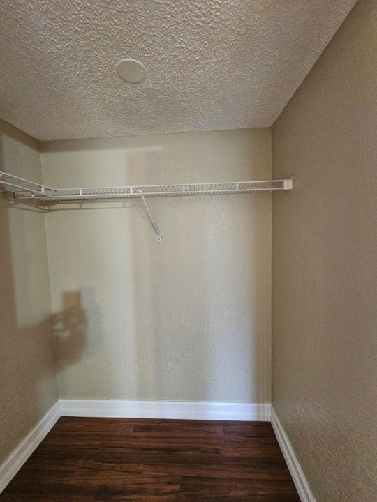 For Rent: $1,900 (2 beds, 2 baths, 916 Square Feet)