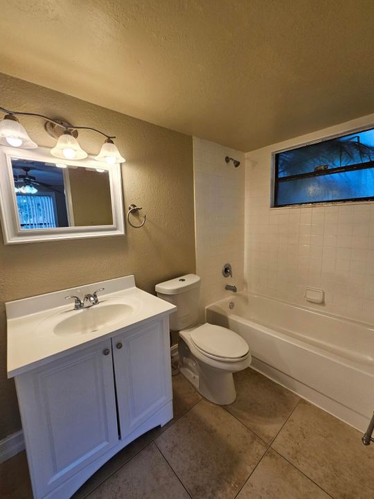 For Rent: $1,900 (2 beds, 2 baths, 916 Square Feet)