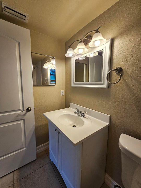 For Rent: $1,900 (2 beds, 2 baths, 916 Square Feet)