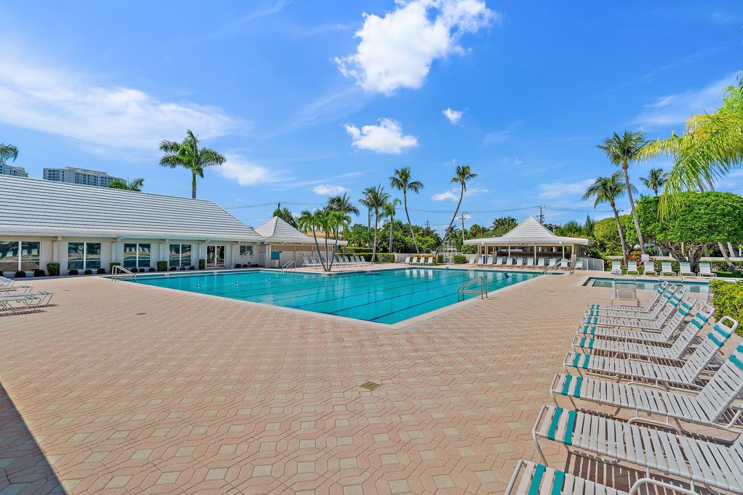 待售: $699,000 (2 贝兹, 2 浴室, 1035 平方英尺)