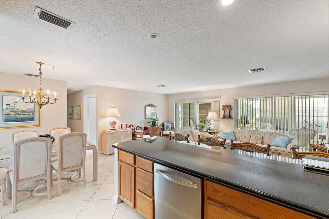 待售: $699,000 (2 贝兹, 2 浴室, 1035 平方英尺)