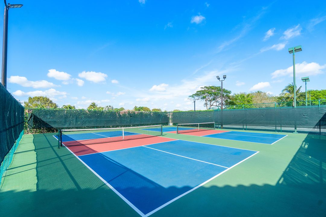 待售: $549,000 (3 贝兹, 2 浴室, 2053 平方英尺)