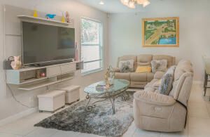 En Venta: $665,000 (4 camas, 3 baños, 3155 Pies cuadrados)