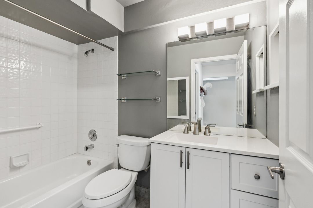 待售: $309,000 (2 贝兹, 2 浴室, 1216 平方英尺)