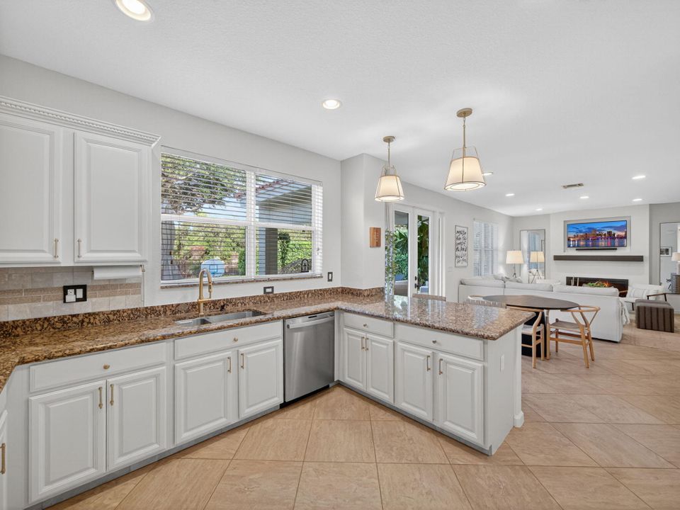 For Sale: $825,000 (4 beds, 2 baths, 3006 Square Feet)