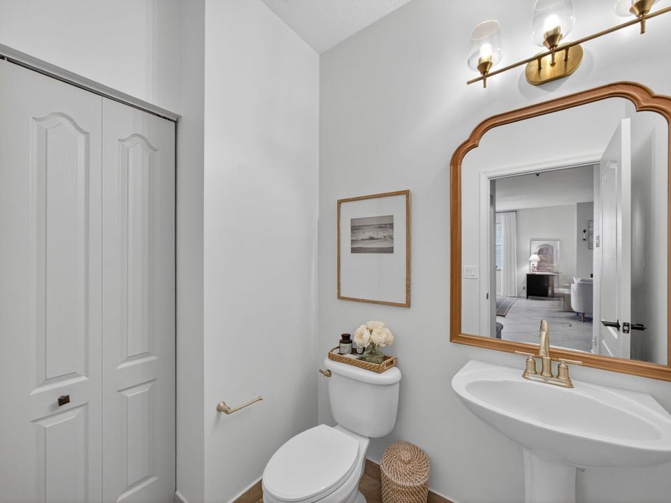 For Sale: $825,000 (4 beds, 2 baths, 3006 Square Feet)