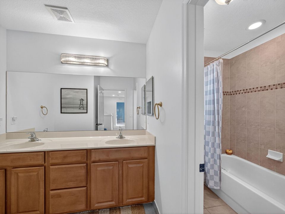 For Sale: $825,000 (4 beds, 2 baths, 3006 Square Feet)